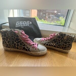 GOLDEN GOOSE Ponyhair Animal Print Sneakers
Size 35 very good condition! USED